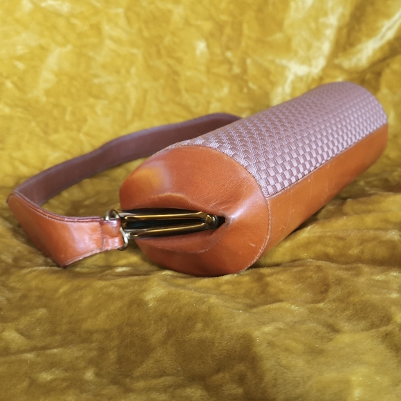 Vintage Luxury Ascot Leather Handbag - Picture 2 of 10